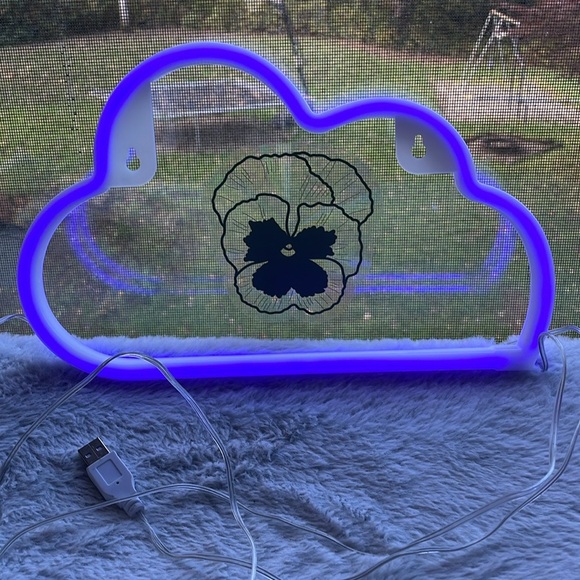 This adorable cloud LED decoration would probably look amazing in your room! - Picture 5 of 10